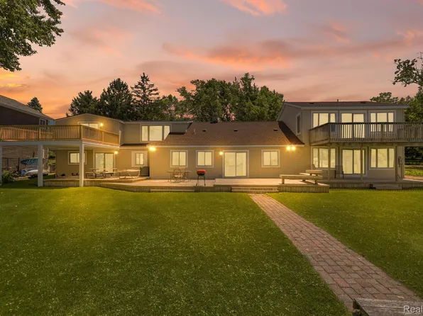 1794 S Hughes Rd, Brighton, MI 48114