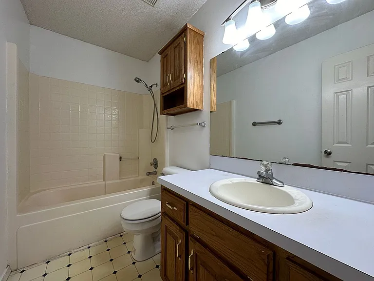 2713 S 87th Dr — Photo 21