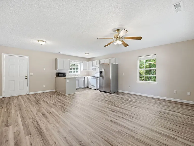 303 Louise Ave — Photo 5