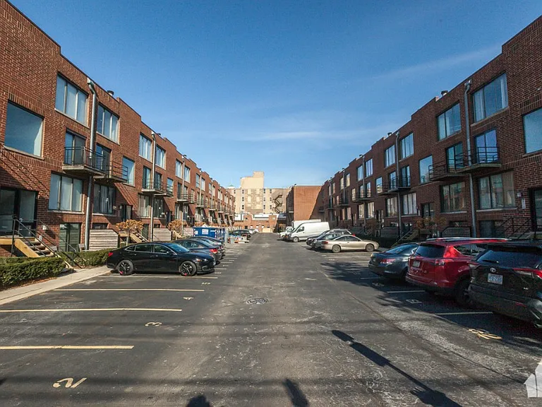 952 W Grace St #202 — Photo 10