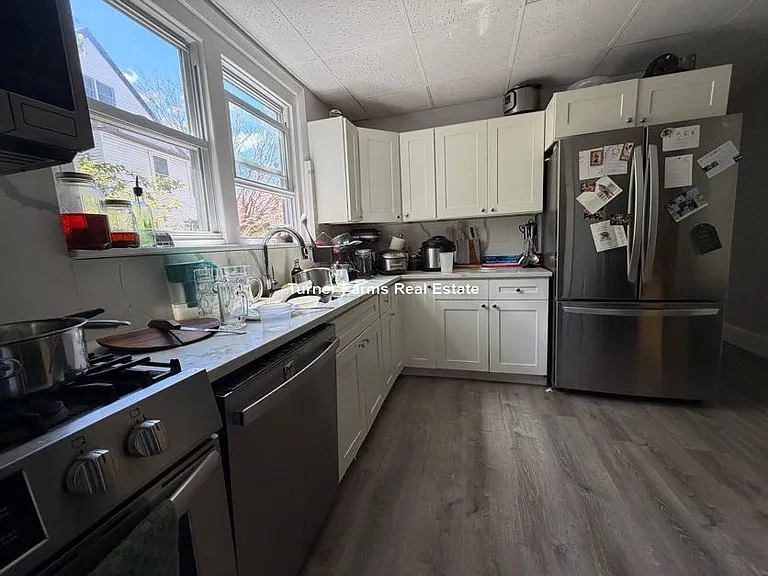 11 Burnham St #1R — Photo 4