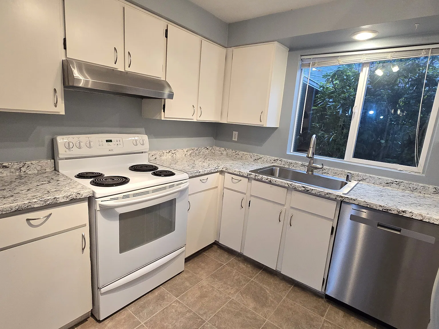 2 bed, 1.5 bath, 1250 sqft, $2,820 — Photo 4