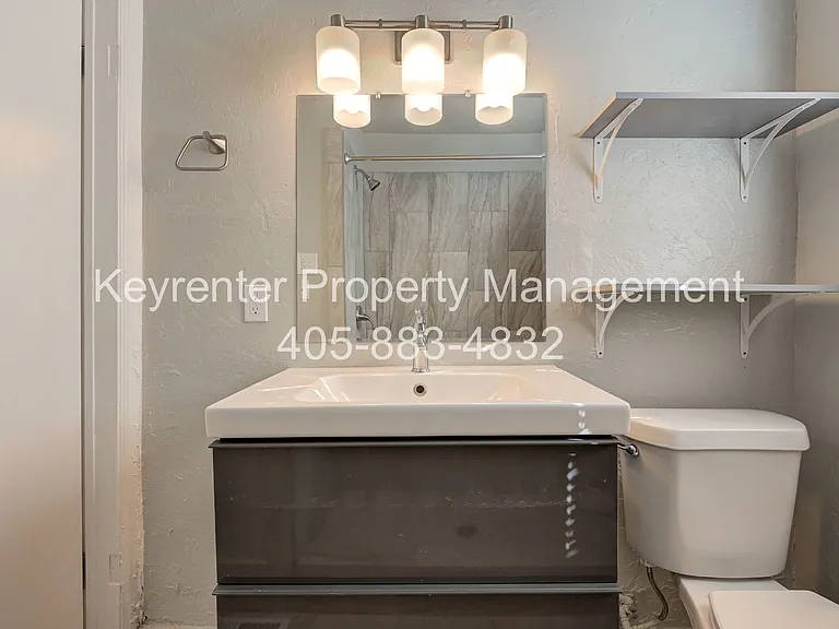 N Gatewood Ave Duplex — Photo 60