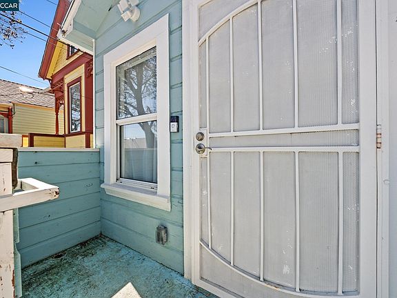 4th image of 2517 Filbert St