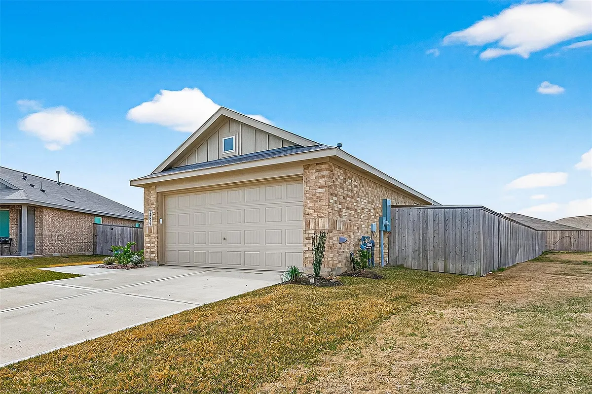 Building Photo - 26827 Prairie Smoke Ln