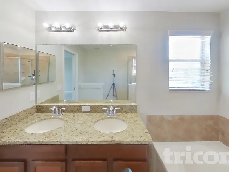 13814 Crater Cir — Photo 8