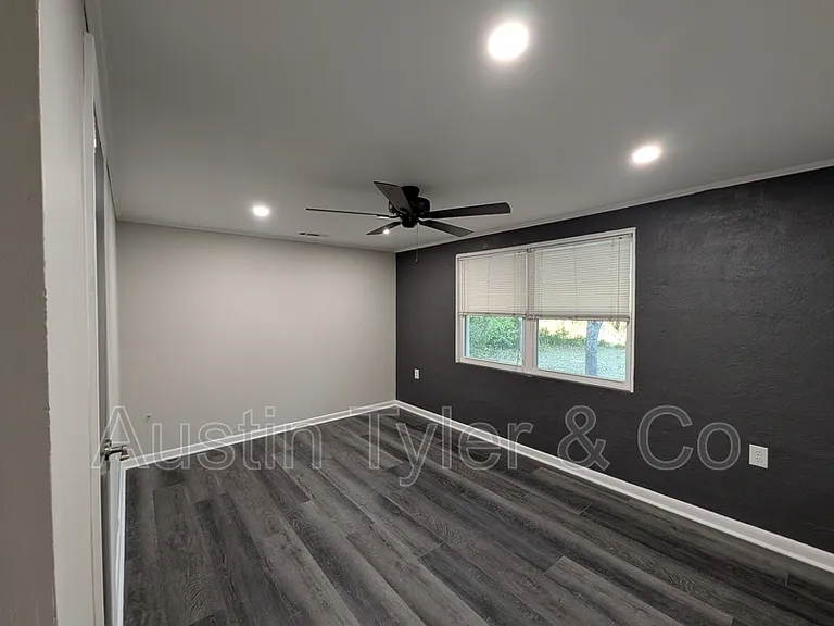 2984B Smith St — Photo 9