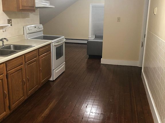 3rd image of 32 School St Floor 3