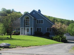 3 Hoose Blvd, Fishkill, NY 12524