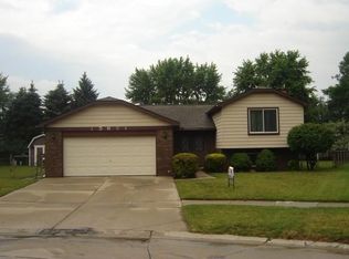 15651 Lauren Dr, Fraser, MI