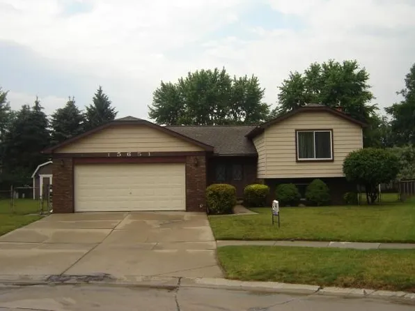 15651 Lauren Dr, Fraser, MI 48026