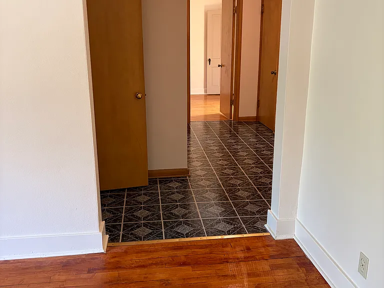 317 E 8th St — Photo 12