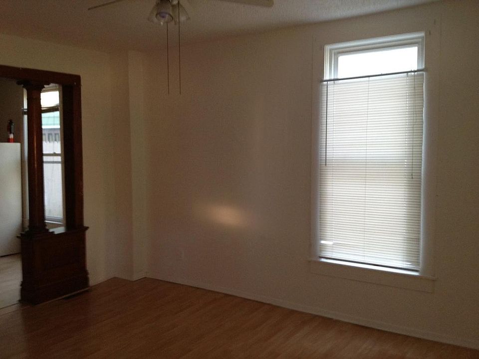 2nd image of 492 W Locust St