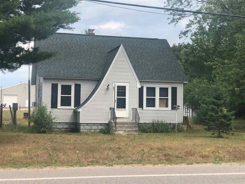 2nd image of 601 Maple St