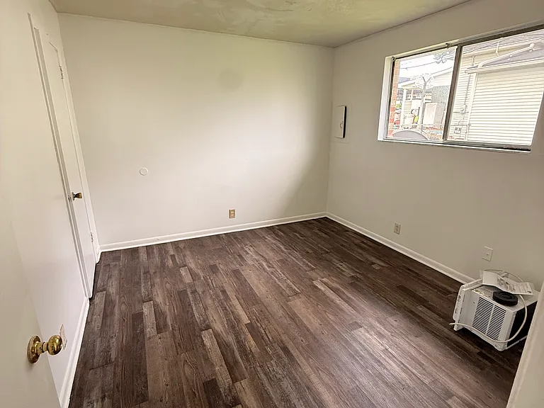 25 N Hill St #A — Photo 5