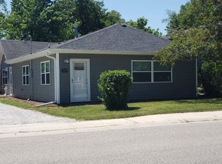 305 9th St SW, Demotte, IN 46310