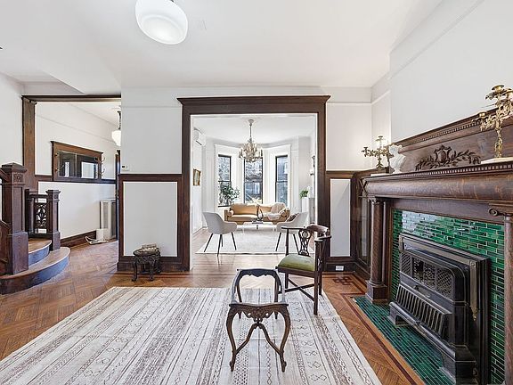 4th image of 195 Rutland Rd #Townhouse