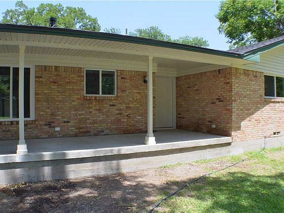3rd image of 2622 S Glenbrook Dr