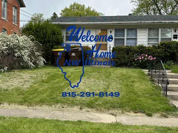538 W Elk St, Freeport, IL 61032