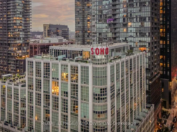 36 Blue Jays Way, Toronto, ON