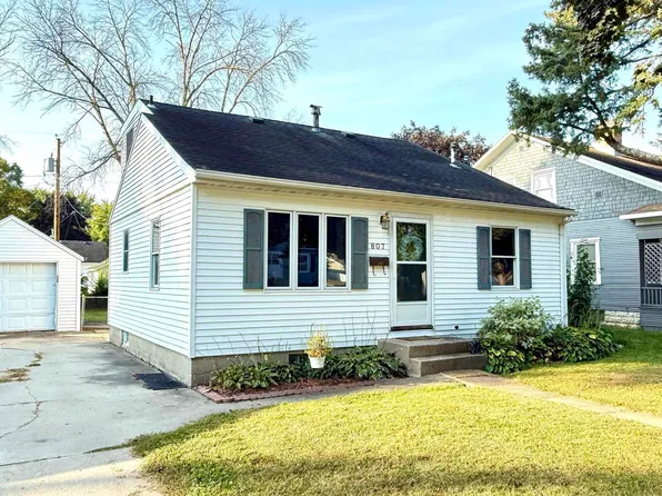 807 10th St NE, Mason City, IA 50401