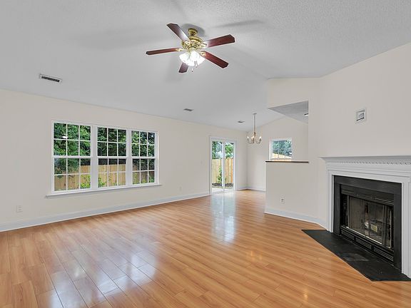 4th image of 4 Raleigh Ct