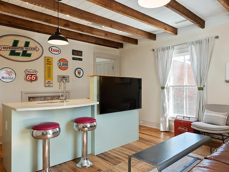 915 Belmont Ave #4 — Photo 1