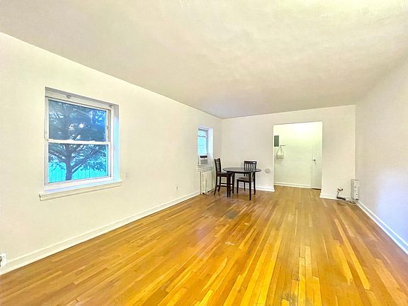 4th image of 40 Glenwood Ave #1