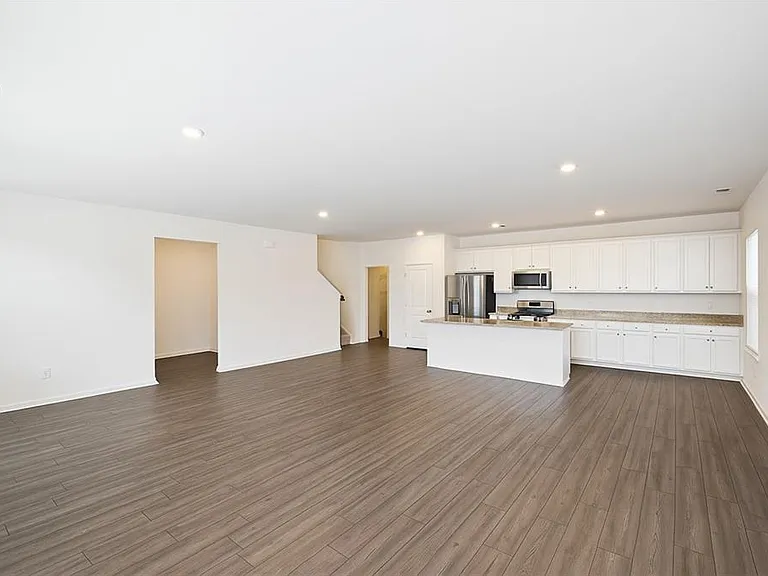 15 Goshawk St — Photo 2