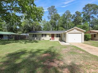 185 Oak Ln, Crestview, FL 32536