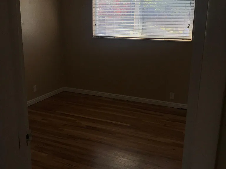 2627 E 2100 S — Photo 9