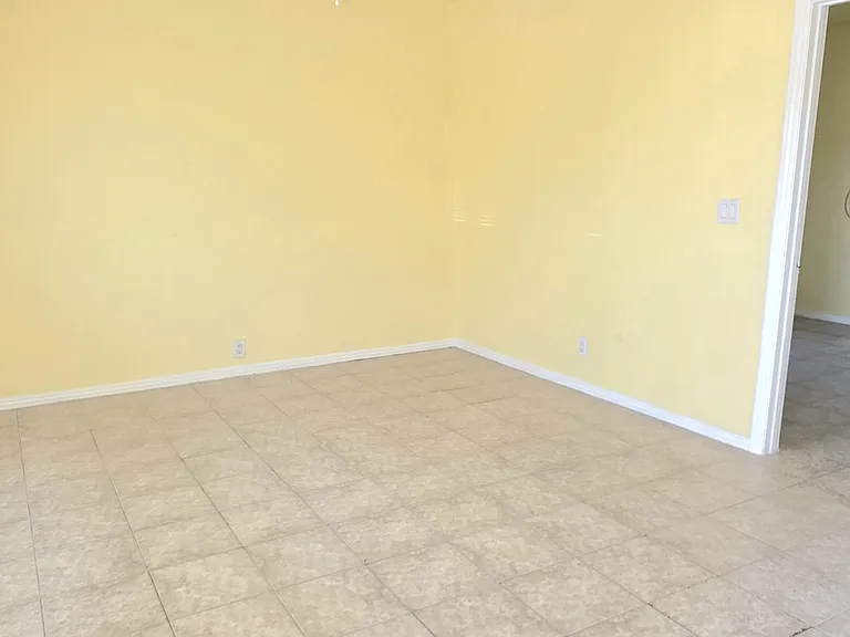 10683 San Fernando Rd — Photo 13