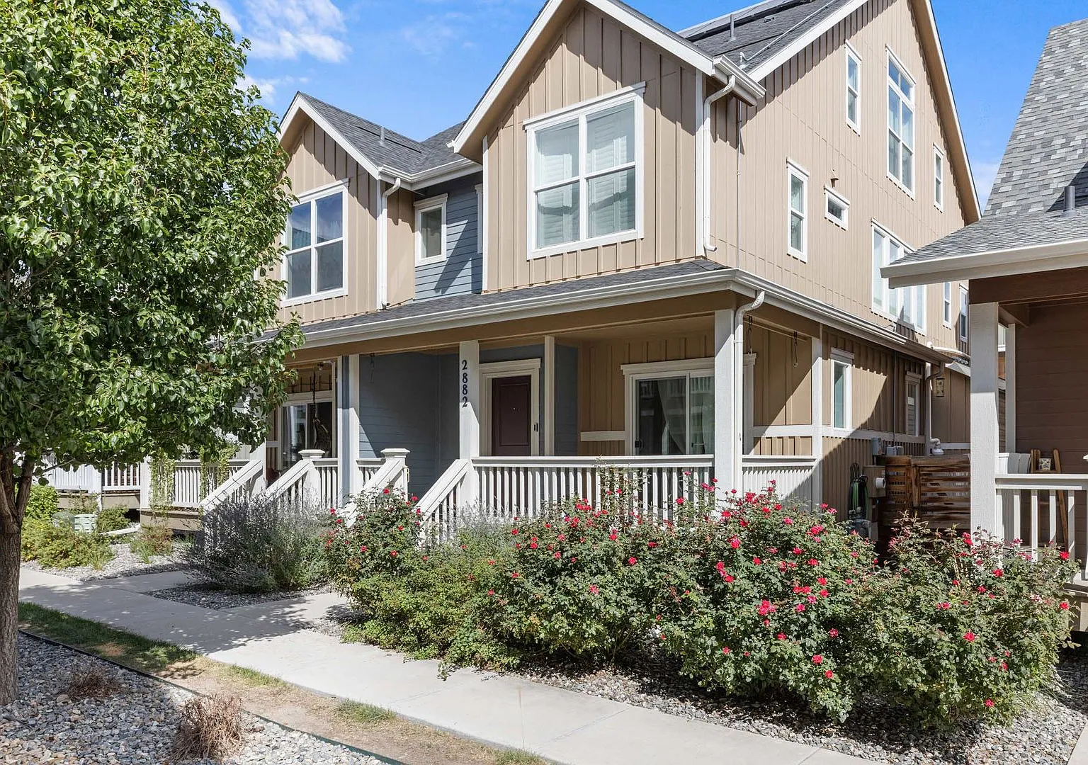 Light-Filled 4-Bd/4.5-Bath Townhome in Desirable Englewood! Available NOW! — Photo 2