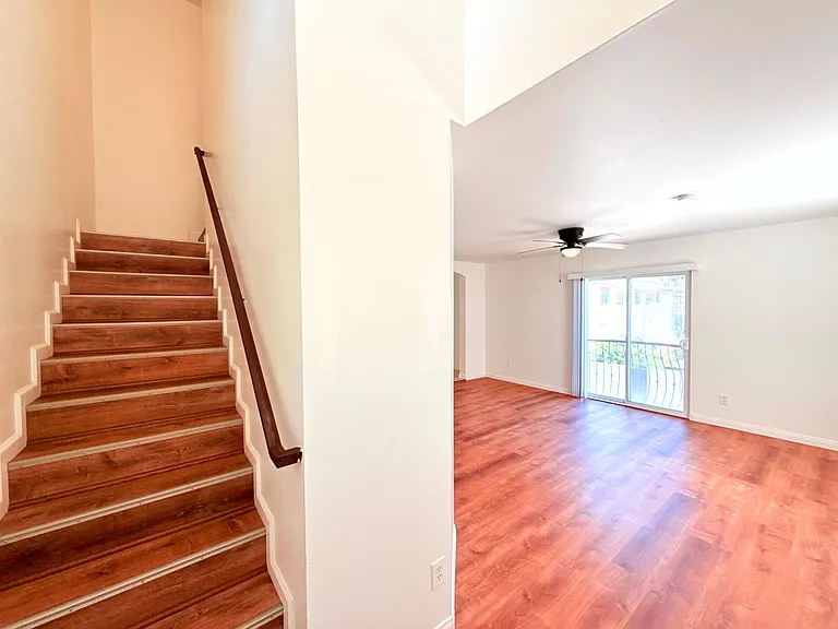 762 W. 21st St. — Photo 13