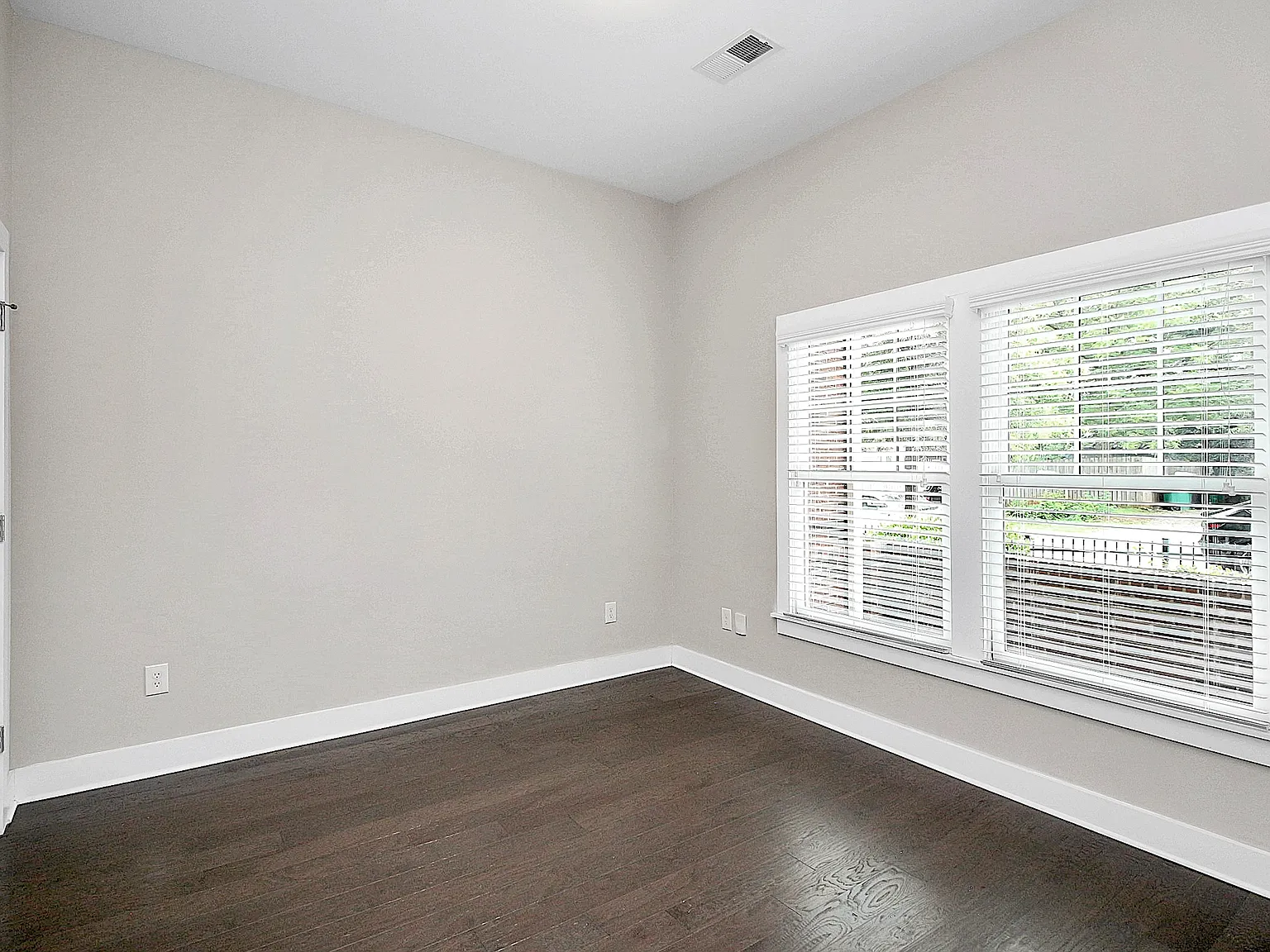 3 bed, 3.5 bath, 2143 sqft, $3,100 — Photo 4