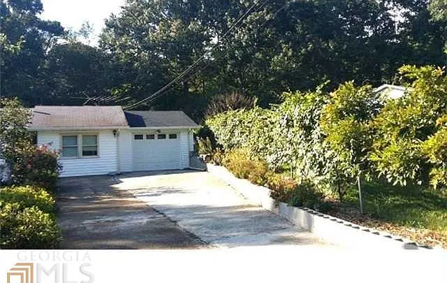4 bed, 1776 sqft, $2,220 — Photo 2