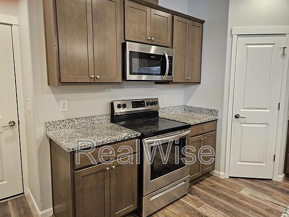 4th image of 5724 NE 58th Way