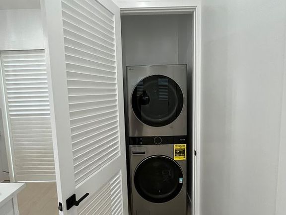 3rd image of 8684 Oasis Ave