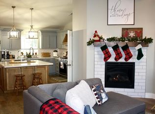 9621 Ravenwood Dr, Bakersfield, CA 93312