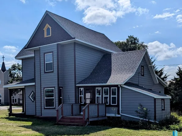 101 N Seaman St, Delmont, SD 57330