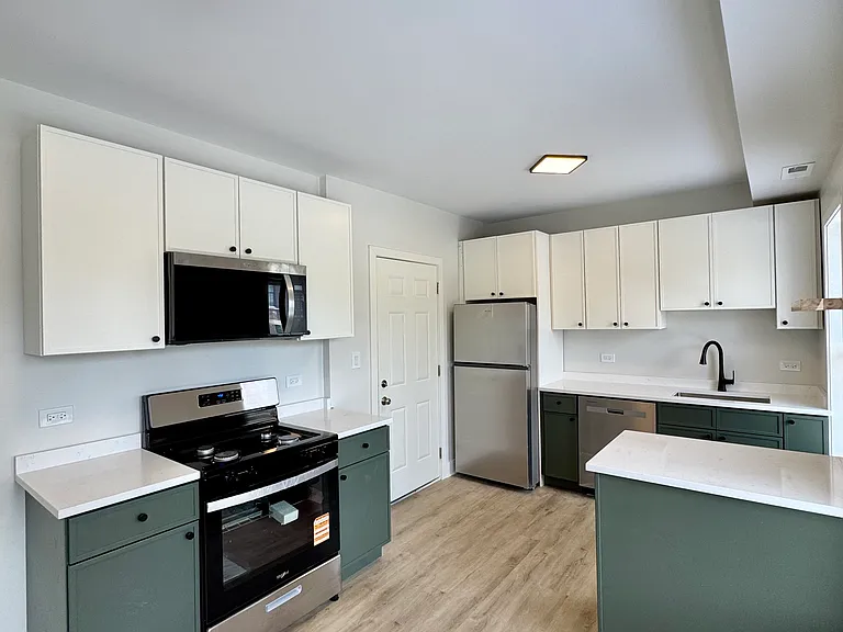 1635 W Cornelia Ave #2 — Photo 9