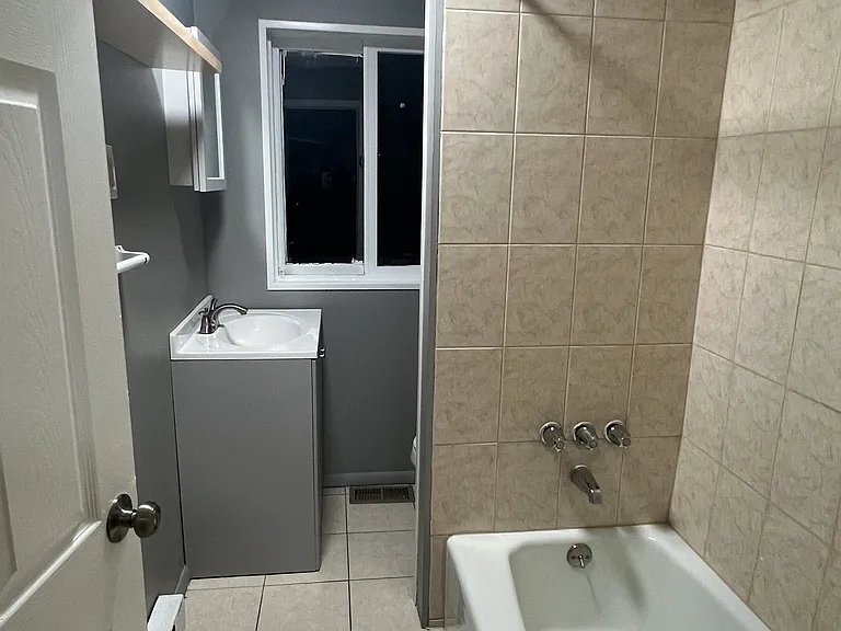 458 N Pennsylvania Ave — Photo 9