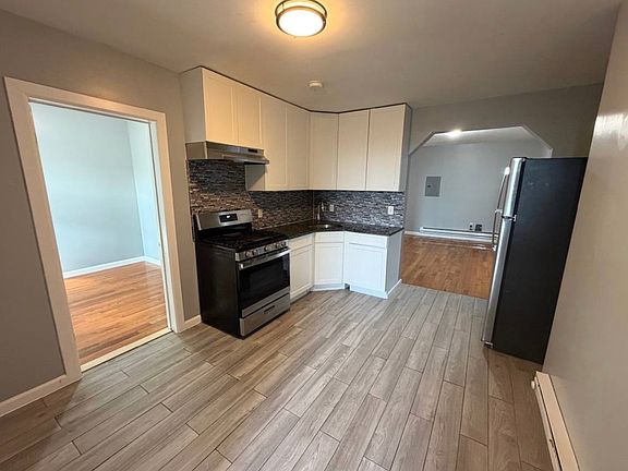 4th image of 25 Maple Ave #1