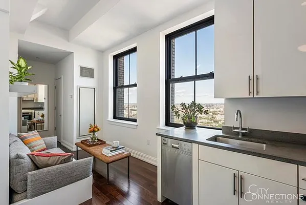 Rented by City Connections Realty | media 16