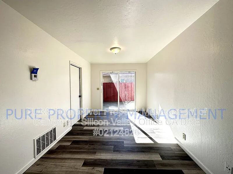 2 bed, 1.0 bath, 908 sqft, $2,995 — Photo 4