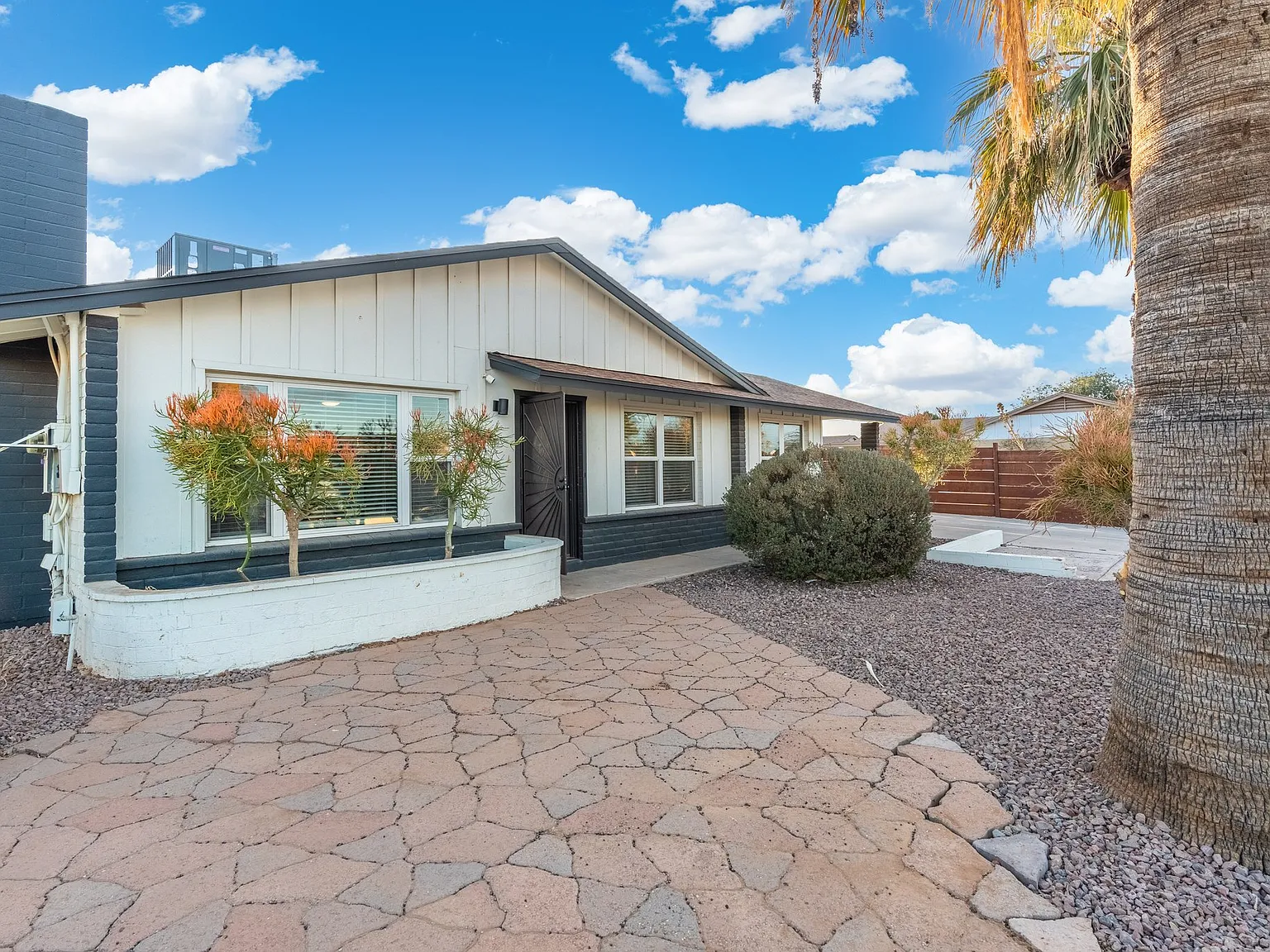 3 bed, 1320 sqft, $2,600 — Photo 3