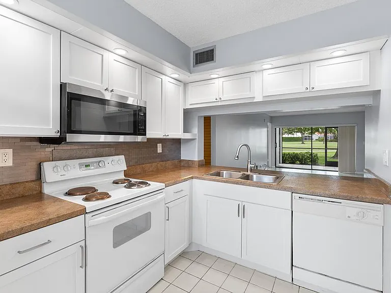 12962 Briarlake Dr #103 — Photo 8