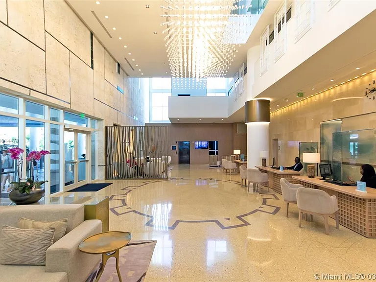 6801 Collins Ave #LPH14 — Photo 23
