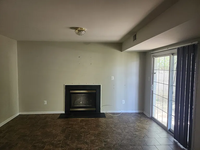 8 Pembroke Ln — Photo 10