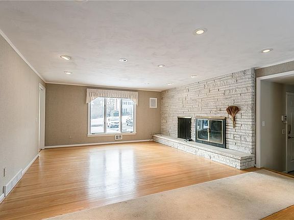 5th image of 30 Sandpiper Ln